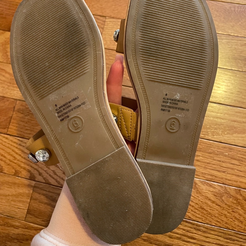 Universal Thread/A New Day Bundle Of 3 Sandals - image 4